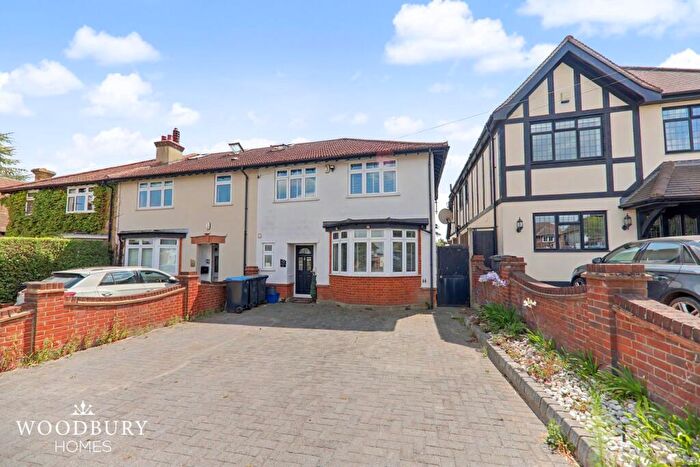 3 Bedroom End Of Terrace House For Sale In Palmerston Road, Buckhurst Hill, IG9