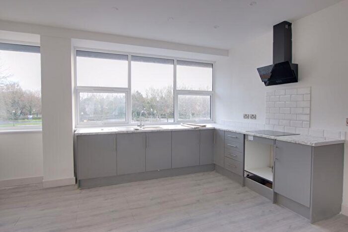 2 Bedroom Flat To Rent In Windsor Road, Trowbridge, BA14