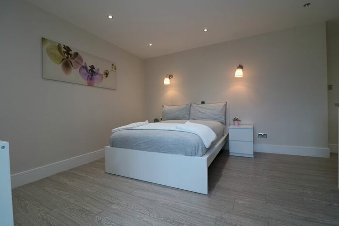 Studio To Rent In Hanworth Road, Hounslow, TW3