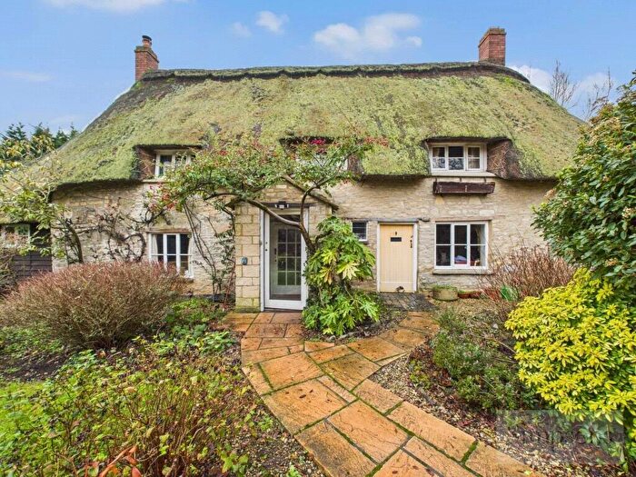 3 Bedroom Detached House For Sale In High Cogges, Witney, Oxfordshire, OX29