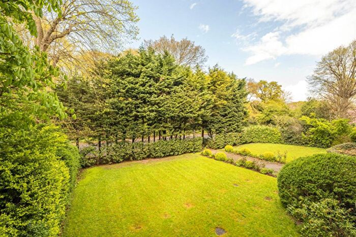 2 Bedroom Flat To Rent In Wimbledon Park Side, Southfields, London, SW19