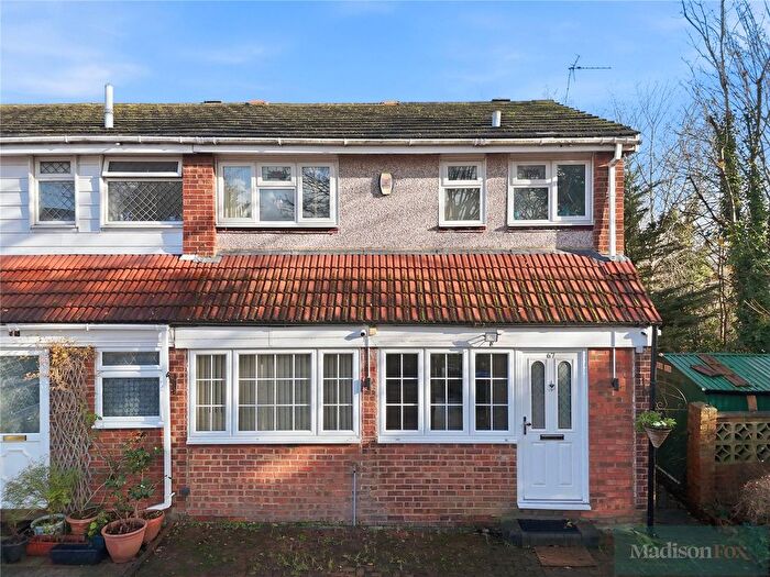 3 Bedroom End Of Terrace House For Sale In High Meadows, Chigwell, Essex, IG7
