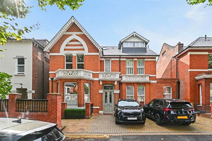 2 Bedroom Flat For Sale In Heathfield Road, Mill Hill Conservation Area, Acton, W3