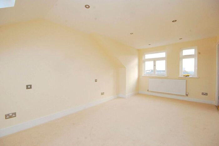 2 Bedroom Flat To Rent In Albion Road, Stoke Newington, London, N16