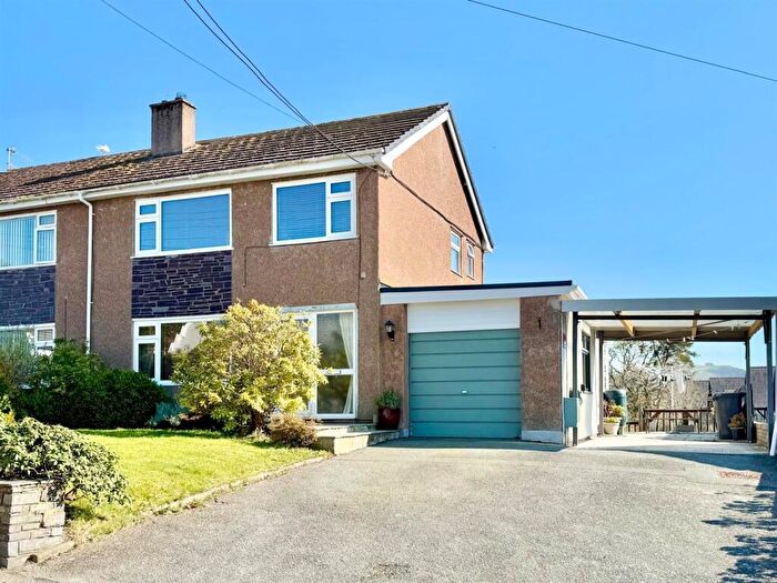3 Bedroom House For Sale In Town Hill, Llanrwst, LL26