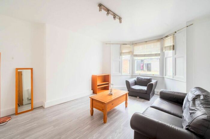1 Bedroom Flat To Rent In Louvaine Road, St John's Hill, London, SW11