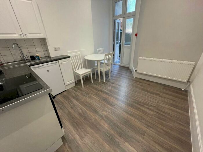 1 Bedroom Flat To Rent In Lascotts Road, Wood Green, N22