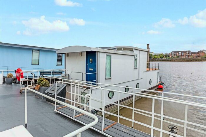 2 Bedroom House Boat For Sale In Cheyne Walk, Chelsea, SW10