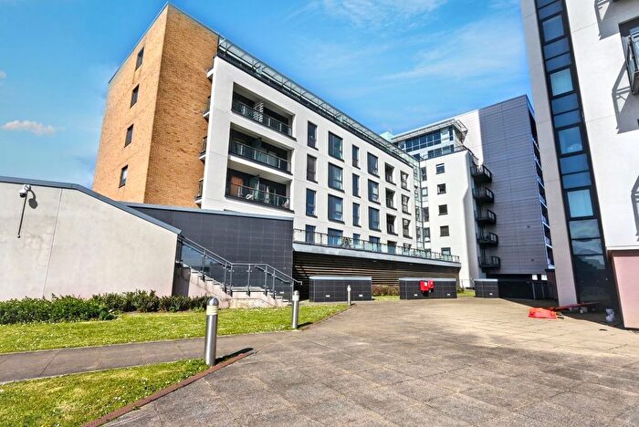 2 Bedroom Flat For Sale In Duncansby House (rd Floor Flat), Ferry Court, Cardiff, CF11