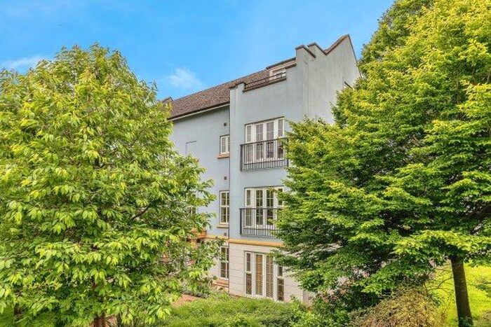 2 Bedroom Flat To Rent In Watch House Place, Bristol, BS20