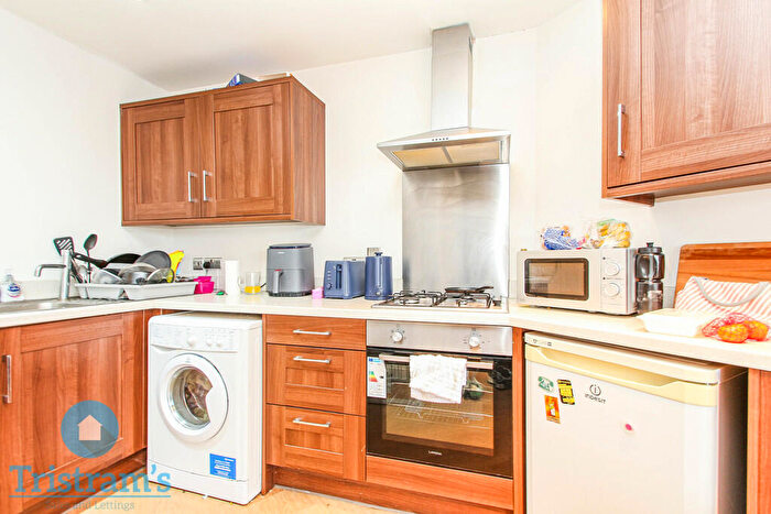 2 Bedroom Apartment To Rent In Flat, Park View Court, West Bridgford, NG2
