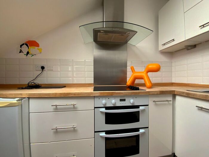 1 Bedroom Flat To Rent In West Wycombe, High Wycombe, HP11