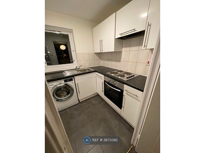 2 Bedroom Flat To Rent In Grovepark Street, Glasgow, G20