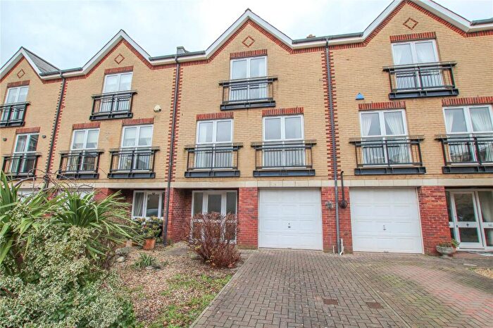 3 Bedroom Terraced House To Rent In Adventurers Quay, Cardiff, CF10