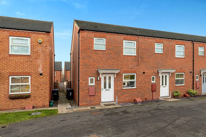 3 Bedroom End Of Terrace House For Sale In Priors Grove Close, Warwick, Warwickshire, CV34