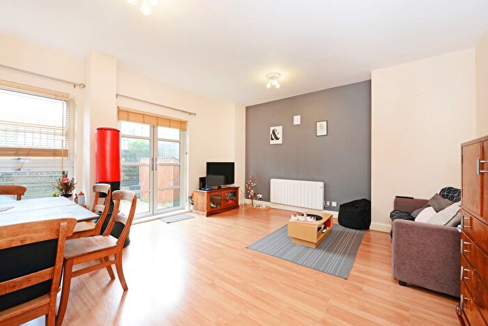 2 Bedroom Flat For Sale In Rivers House, Aitman Drive, TW8