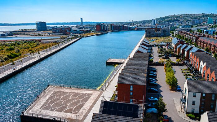 2 Bedroom Flat For Sale In Yr Hafan, Swansea, SA1