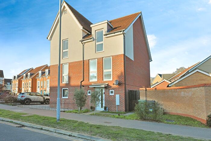 4 Bedroom Semi Detached House For Sale In Poethlyn Drive, Costessey, Norwich, NR8