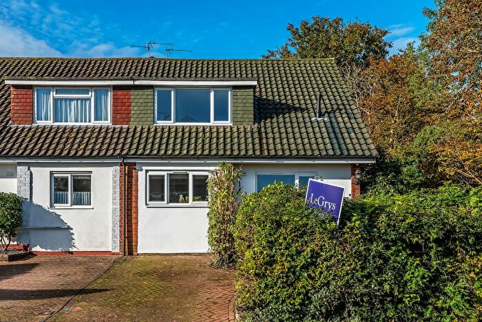 4 Bedroom Semi-Detached House To Rent In Grange Close, Edenbridge, TN8