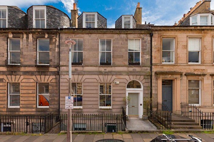 2 Bedroom Flat For Sale In / Albany Street, New Town, Edinburgh, EH1