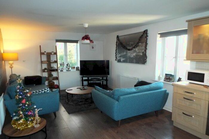 2 Bedroom Flat To Rent In Ffordd James Mcghan, Cardiff CF11