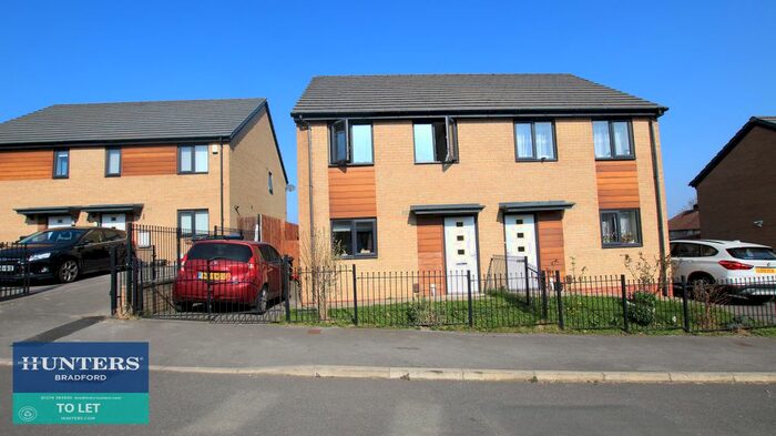 3 Bedroom Semi-Detached House To Rent In Holy Well Drive, Bradford, West Yorkshire, BD10