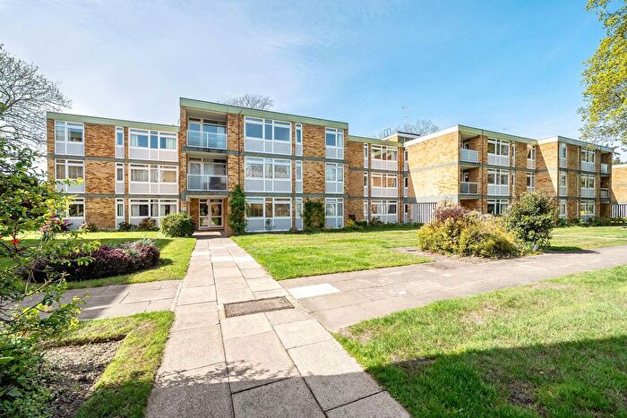 3 Bedroom Flat To Rent In Chobham Road, Horsell, Woking, GU21