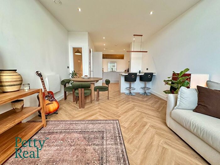 2 Bedroom Flat For Sale In North Light Parade, Brierfield, BB9