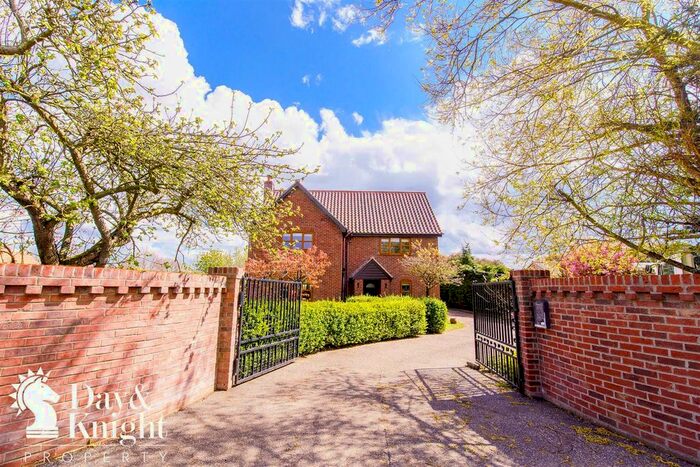 4 Bedroom Detached House For Sale In Halesworth Road, Redisham, Beccles, NR34
