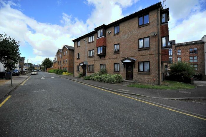 2 Bedroom Flat To Rent In - Church Road, Kingston, KT1