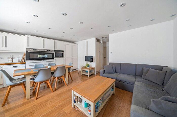 2 Bedroom Bungalow For Sale In Littlehay Road, East Oxford, OX4