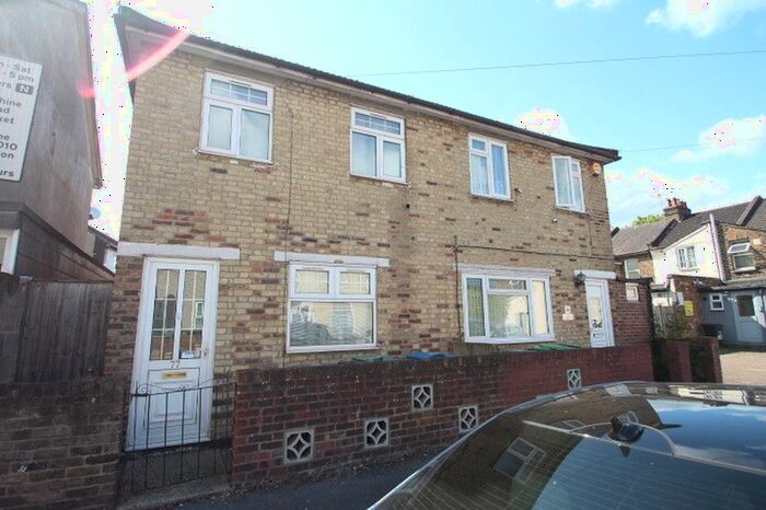 4 Bedroom Semi-Detached House To Rent In Addington Road, Croydon, Croydon, CR0