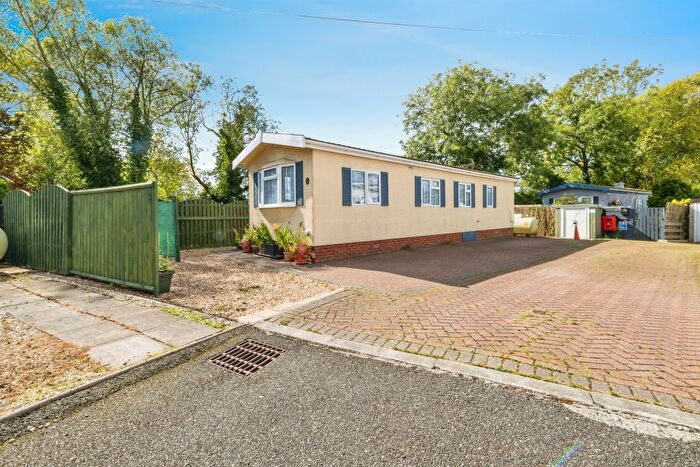 2 Bedroom Mobile/park Home For Sale In Harpswell Hill Park, Hemswell, Gainsborough, DN21