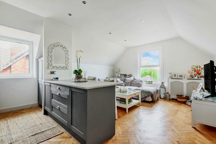 2 Bedroom Flat To Rent In Hayes Lane, Hayes, Bromley, BR2