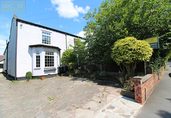 3 Bedroom Semi-Detached House For Sale In Davyhulme Road Davyhulme, M41