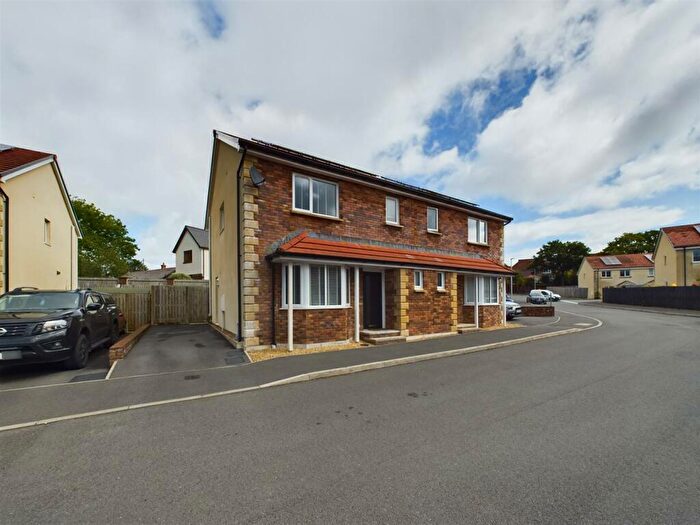 3 Bedroom Semi-Detached House For Sale In Coed Y Dderwen, Cwmgwili, SA14