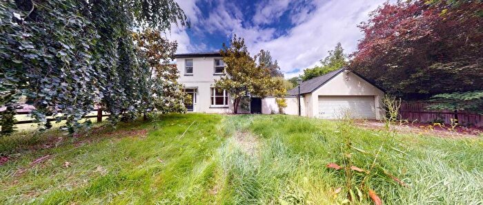 4 Bedroom Semi-Detached House For Sale In Cleves House, Kings Mill Lane, Redhill, Surrey, RH1