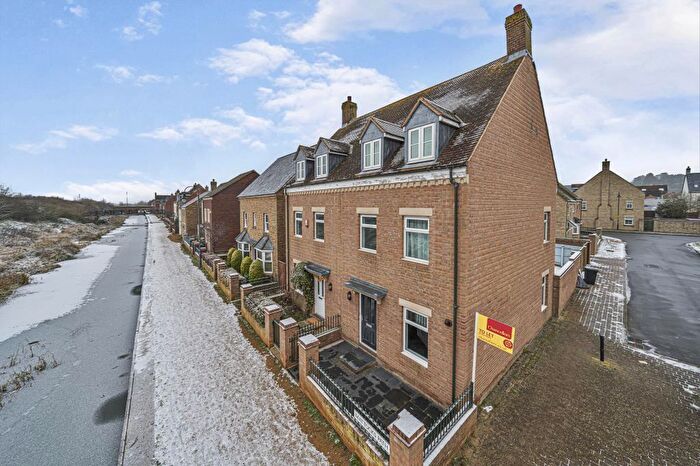 4 Bedroom Semi-Detached House To Rent In Mattocks Path, Wichelstow, SN1