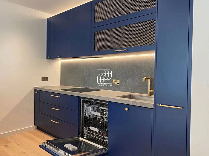 2 Bedroom Flat To Rent In Good Luck Hope, London, E14