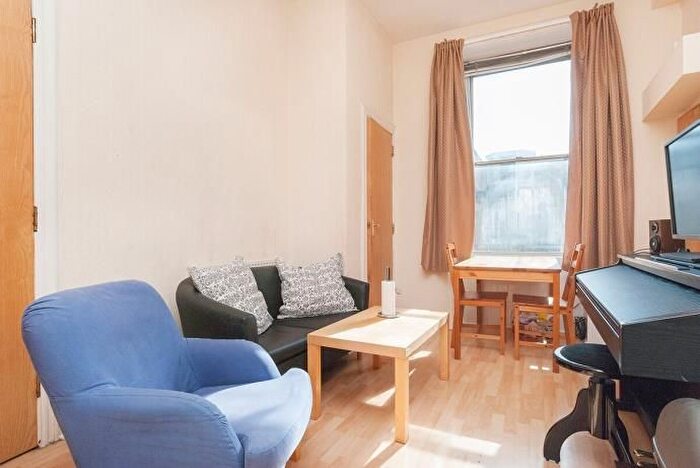 2 Bedroom Flat To Rent In Ratcliffe Terrace, Edinburgh, EH9