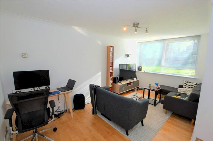 1 Bedroom Flat To Rent In Carlton Court, Auckland Road, London, SE19