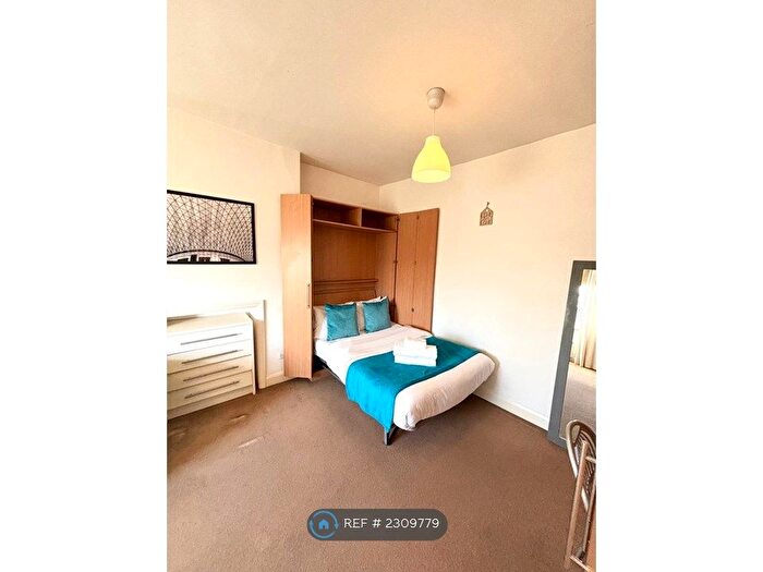 1 Bedroom Flat To Rent In Hammersmith Grove, London, W6