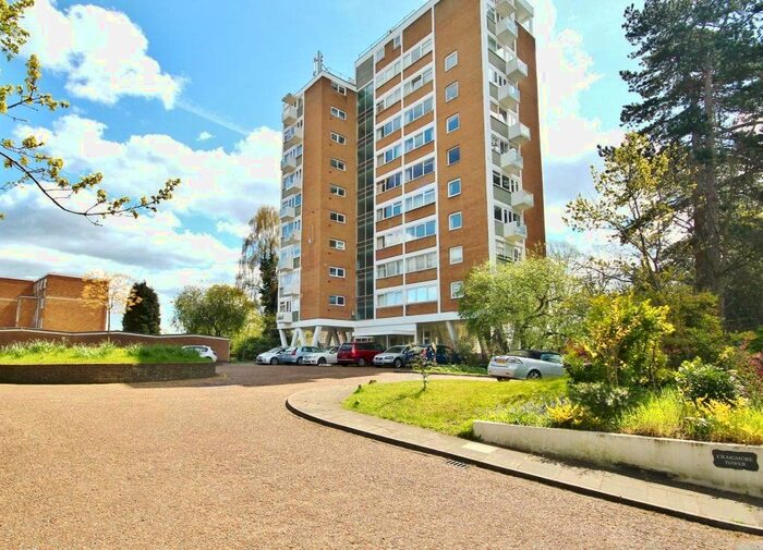2 Bedroom Flat To Rent In Guildford Road, Woking, Surrey, GU22