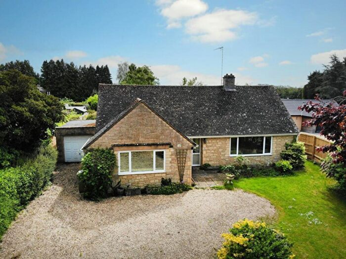 3 Bedroom Detached Bungalow For Sale In Cinder Lane, Fairford, GL7