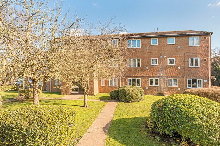 1 Bedroom Flat To Rent In Pickwick Close, Hounslow, TW4