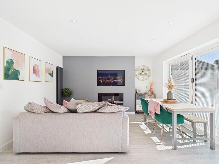 3 Bedroom End Of Terrace House For Sale In Hengrove Lane, Bristol, BS14