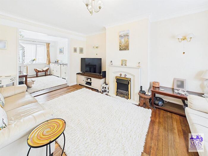 3 Bedroom Semi-Detached House For Sale In Pepys Way, Strood, Rochester, ME2