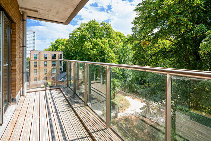 3 Bedroom Apartment For Sale In St Clements Avenue, London, E3