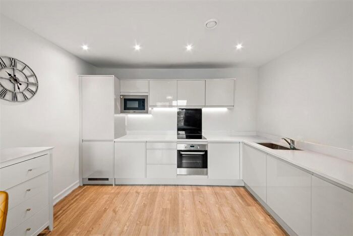 1 Bedroom Flat For Sale In Chailey Place, Hayes, UB3