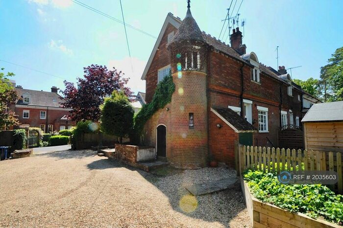 1 Bedroom Flat To Rent In Elmbridge Road, Cranleigh, GU6